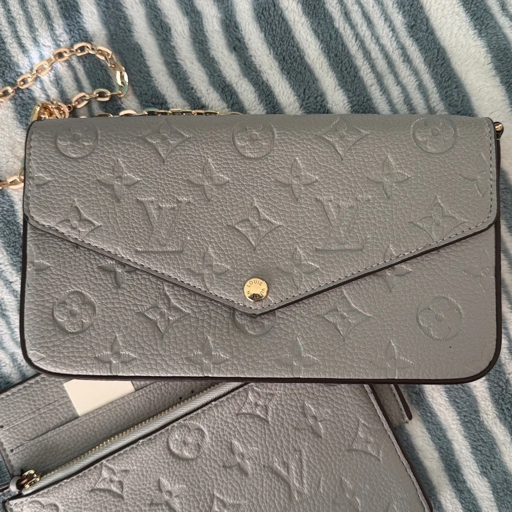 Louis Vuitton Crossbody bag - Picture 2 of 5